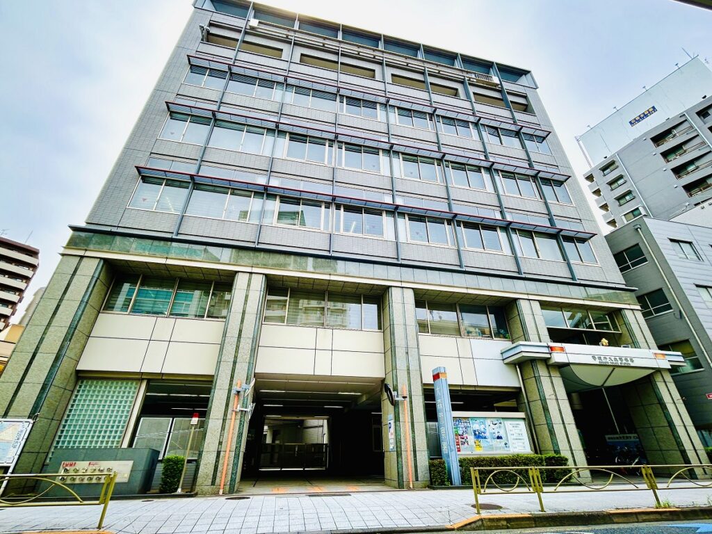 大森警察署の正面全景
